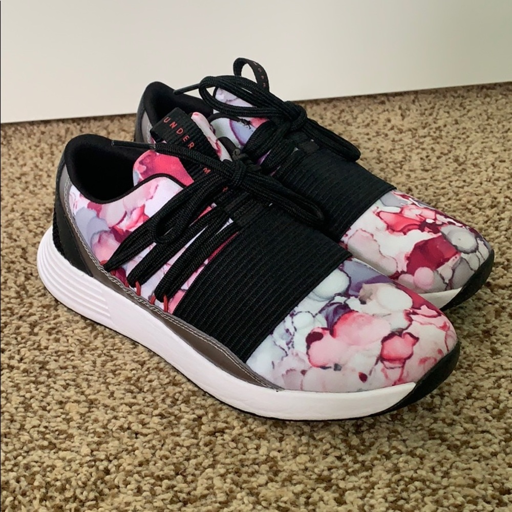 💗Women’s Under Armour Breathe Lace💗